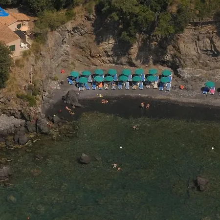 Illicini Stabilimento Balneare E מלון