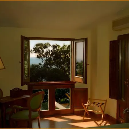 Illicini Stabilimento Balneare E Hotel